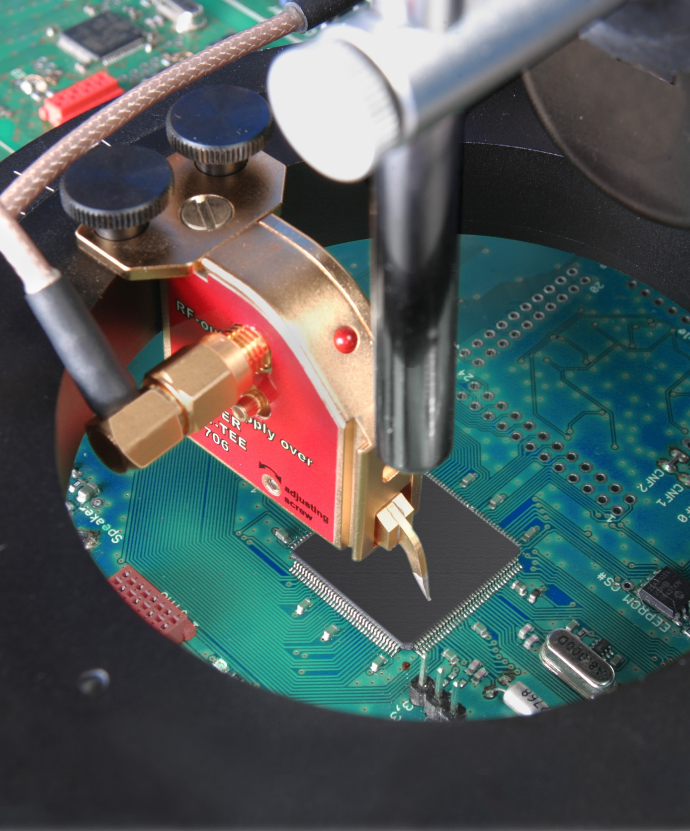 Nahfeldmikrosonde im ICS 105 der Langer EMV-Technik GmbH